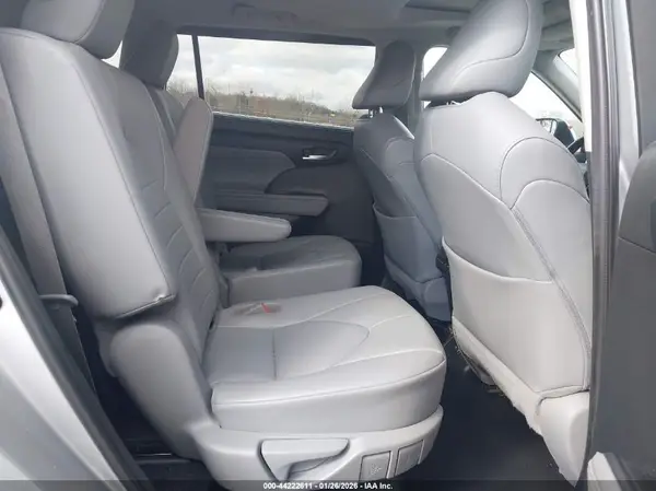5TDHZRBH5LS513276 2020 TOYOTA HIGHLANDER - Image 8