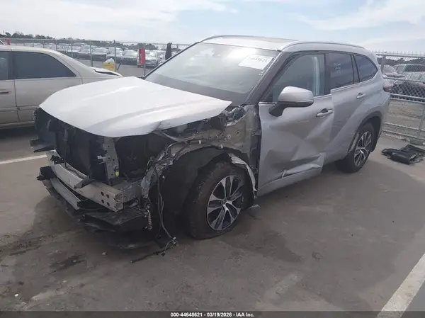 5TDHZRBH5LS521362 2020 TOYOTA HIGHLANDER - Image 2