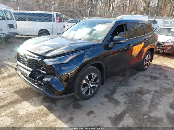 5TDHZRBH5MS066448 2021 TOYOTA HIGHLANDER - Image 2
