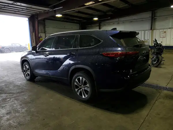 5TDHZRBH5MS113672 2021 TOYOTA HIGHLANDER - Image 2