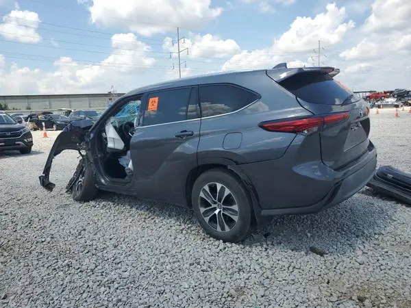 5TDHZRBH5MS125790 2021 TOYOTA HIGHLANDER - Image 2