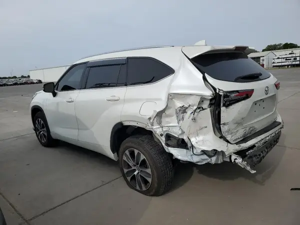 5TDHZRBH5MS127927 2021 TOYOTA HIGHLANDER - Image 2