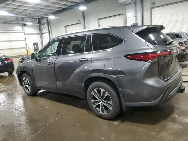 5TDHZRBH5MS130794 2021 TOYOTA HIGHLANDER - Image 2