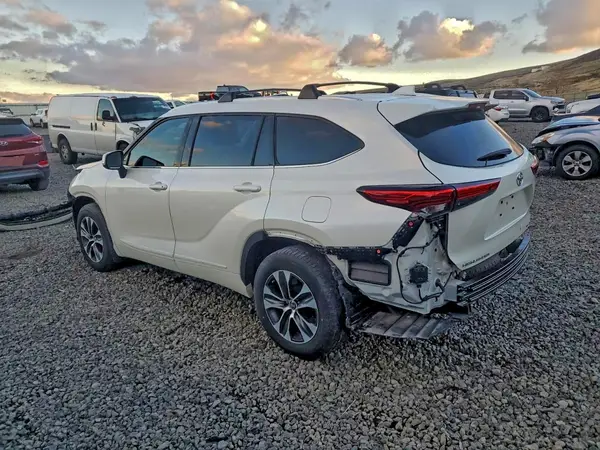 5TDHZRBH5MS532542 2021 TOYOTA HIGHLANDER - Image 2