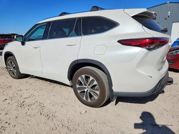 5TDHZRBH5MS551589 2021 TOYOTA HIGHLANDER - Image 2