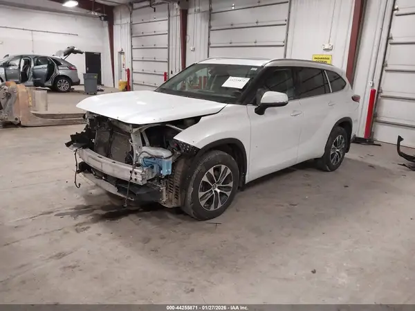 5TDHZRBH5NS164123 2022 TOYOTA HIGHLANDER - Image 2