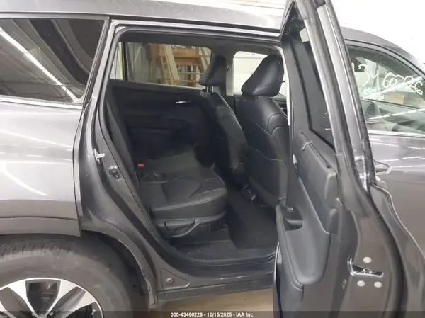5TDHZRBH5NS176062 2022 TOYOTA HIGHLANDER - Image 8
