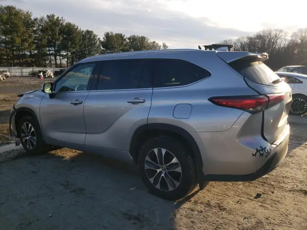 5TDHZRBH5NS181892 2022 TOYOTA HIGHLANDER - Image 2