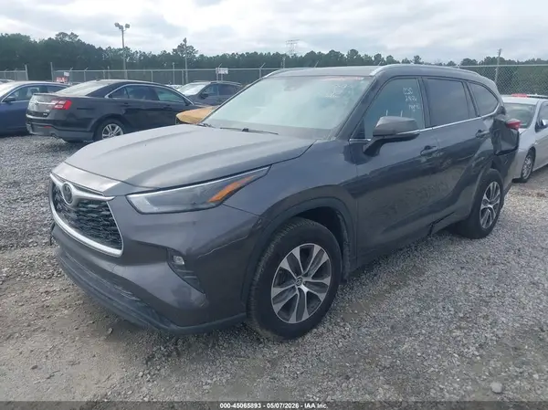 5TDHZRBH5NS585341 2022 TOYOTA HIGHLANDER - Image 2