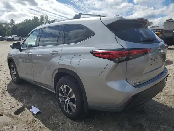 5TDHZRBH5NS588711 2022 TOYOTA HIGHLANDER - Image 2