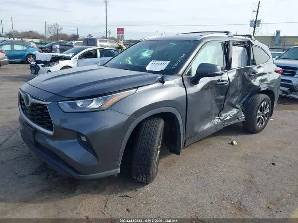 5TDHZRBH6LS020514 2020 TOYOTA HIGHLANDER - Image 2