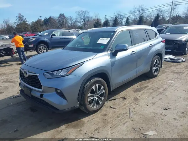 5TDHZRBH6LS021775 2020 TOYOTA HIGHLANDER - Image 2