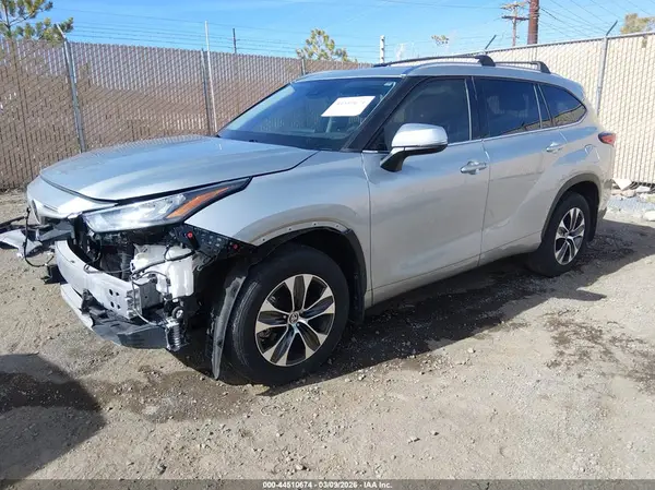 5TDHZRBH6LS024904 2020 TOYOTA HIGHLANDER - Image 2
