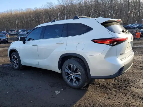 5TDHZRBH6LS031268 2020 TOYOTA HIGHLANDER - Image 2