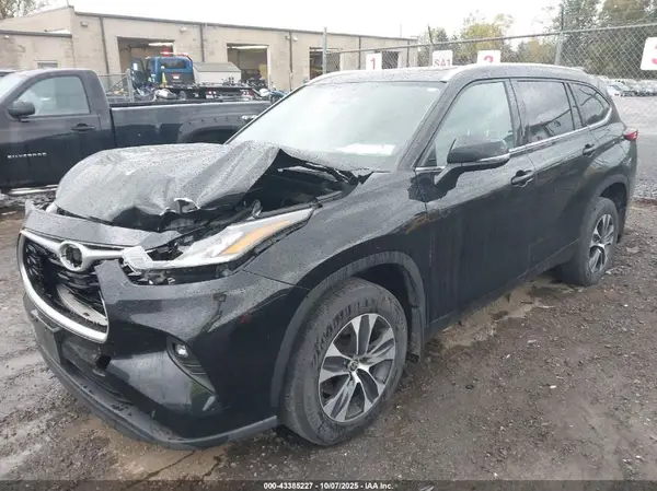 5TDHZRBH6LS503775 2020 TOYOTA HIGHLANDER - Image 2