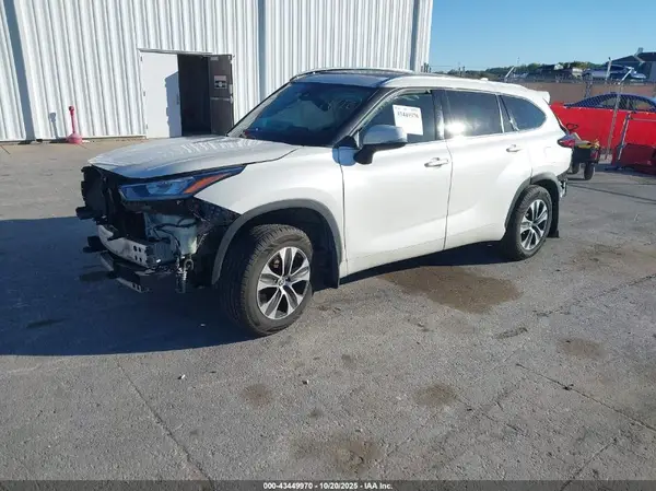 5TDHZRBH6LS506773 2020 TOYOTA HIGHLANDER - Image 2
