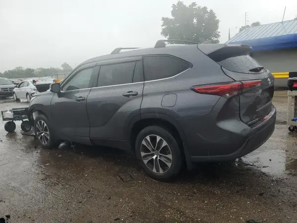 5TDHZRBH6LS518647 2020 TOYOTA HIGHLANDER - Image 2