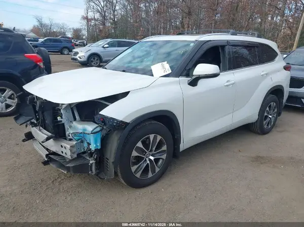 5TDHZRBH6MS085056 2021 TOYOTA HIGHLANDER - Image 2