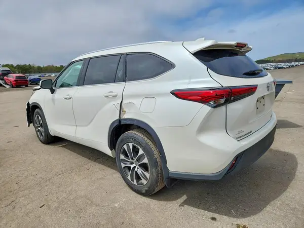 5TDHZRBH6MS129699 2021 TOYOTA HIGHLANDER - Image 2