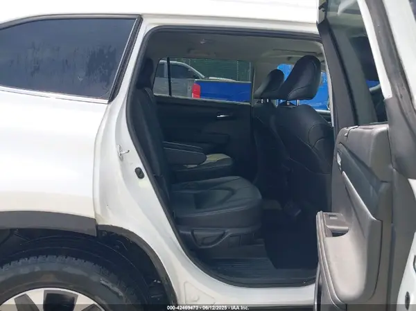 5TDHZRBH6MS523283 2021 TOYOTA HIGHLANDER - Image 8
