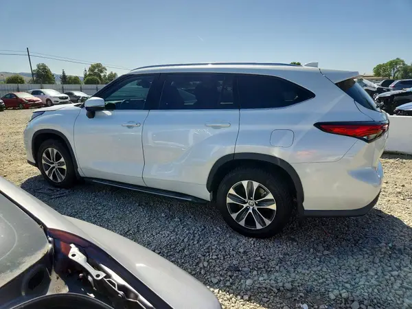 5TDHZRBH6MS523462 2021 TOYOTA HIGHLANDER - Image 2
