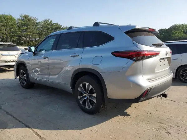 5TDHZRBH6MS528368 2021 TOYOTA HIGHLANDER - Image 2