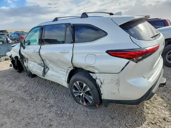 5TDHZRBH6MS530458 2021 TOYOTA HIGHLANDER - Image 2