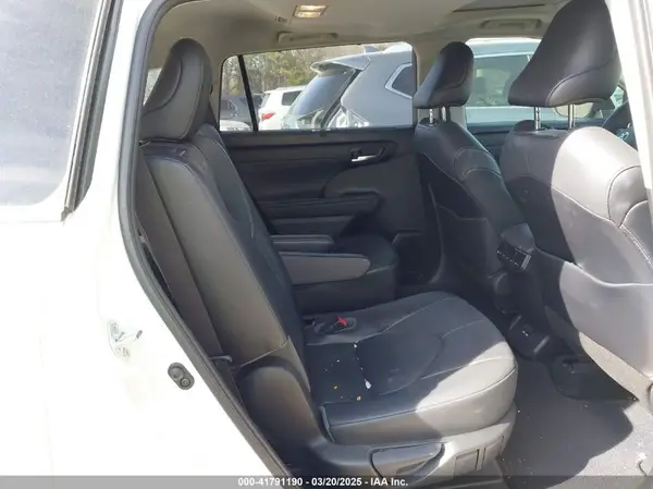 5TDHZRBH6MS539502 2021 TOYOTA HIGHLANDER - Image 8