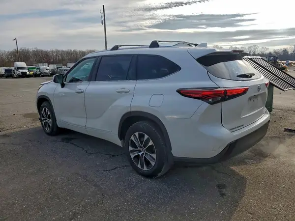 5TDHZRBH6MS545350 2021 TOYOTA HIGHLANDER - Image 2