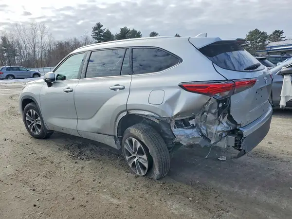 5TDHZRBH6MS556445 2021 TOYOTA HIGHLANDER - Image 2