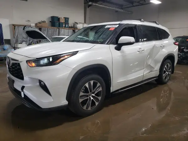 5TDHZRBH6NS165765 2022 TOYOTA HIGHLANDER - Image 1