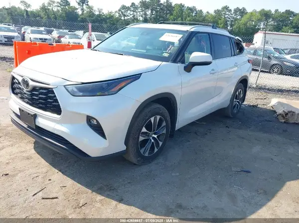 5TDHZRBH6NS172134 2022 TOYOTA HIGHLANDER - Image 2