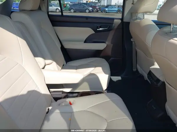 5TDHZRBH6NS172134 2022 TOYOTA HIGHLANDER - Image 8