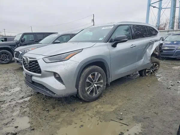 5TDHZRBH6NS177642 2022 TOYOTA HIGHLANDER - Image 1