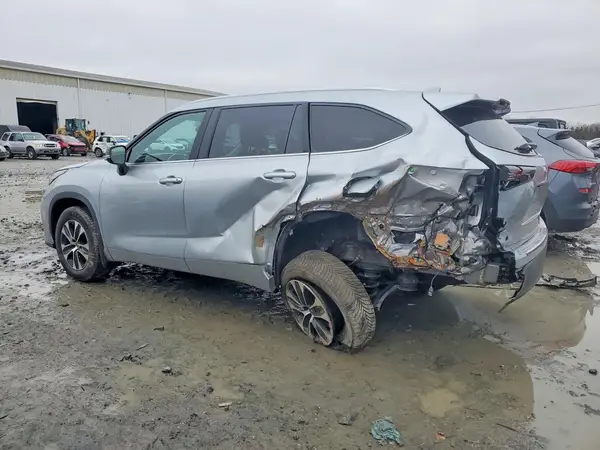 5TDHZRBH6NS177642 2022 TOYOTA HIGHLANDER - Image 2