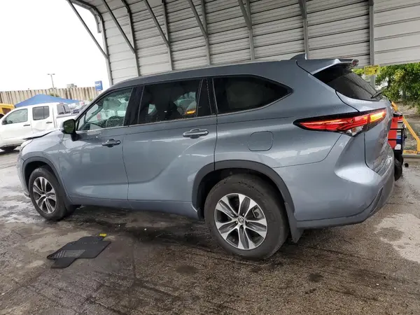 5TDHZRBH6NS190424 2022 TOYOTA HIGHLANDER - Image 2