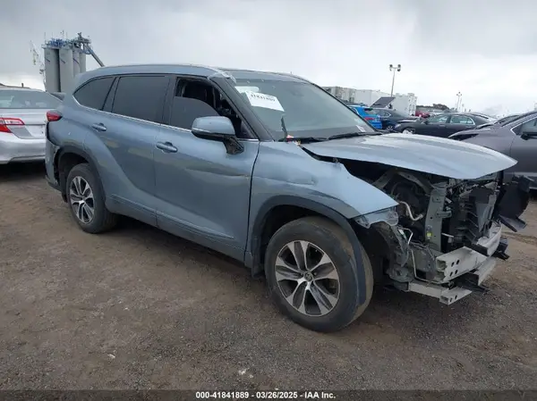 5TDHZRBH6NS193727 2022 TOYOTA HIGHLANDER - Image 1