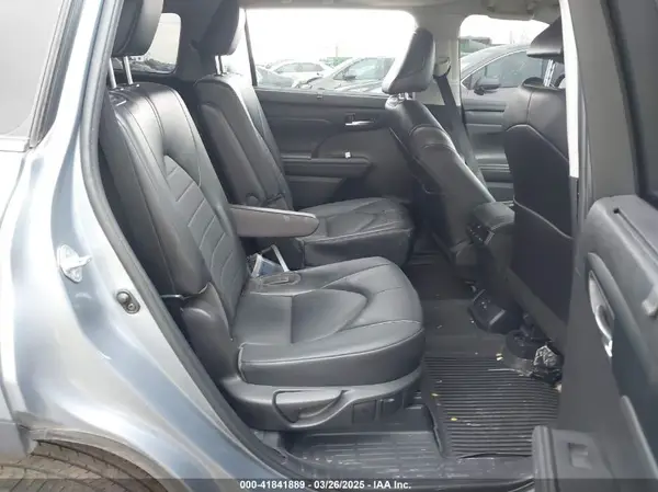5TDHZRBH6NS193727 2022 TOYOTA HIGHLANDER - Image 8