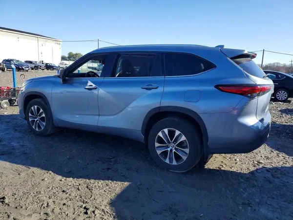 5TDHZRBH6NS212471 2022 TOYOTA HIGHLANDER - Image 2