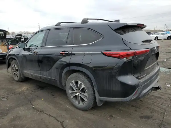 5TDHZRBH6NS250847 2022 TOYOTA HIGHLANDER - Image 2