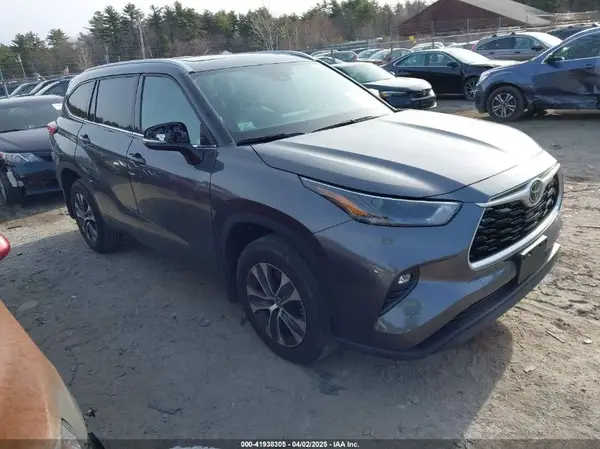 5TDHZRBH6NS561484 2022 TOYOTA HIGHLANDER - Image 1
