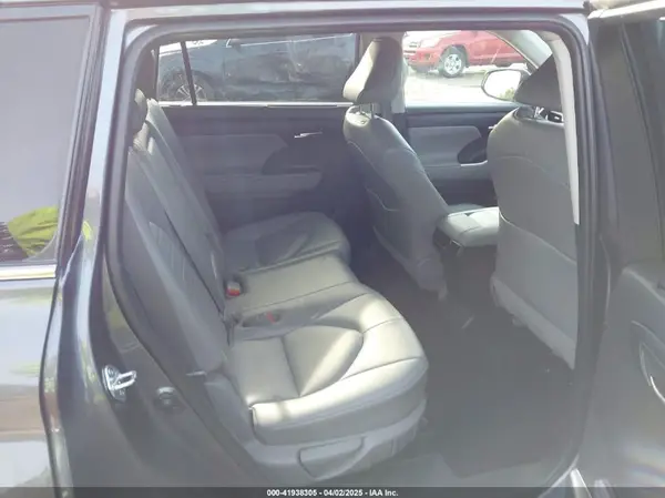 5TDHZRBH6NS561484 2022 TOYOTA HIGHLANDER - Image 8