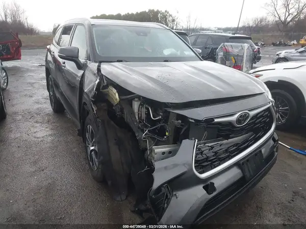 5TDHZRBH6NS576051 2022 TOYOTA HIGHLANDER - Image 1