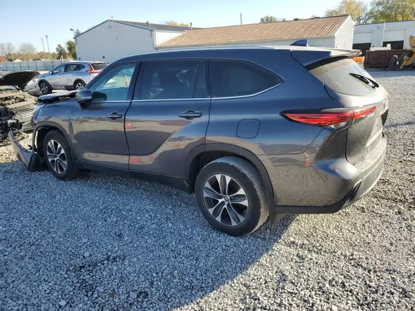 5TDHZRBH6NS578642 2022 TOYOTA HIGHLANDER - Image 2