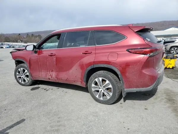 5TDHZRBH6NS586501 2022 TOYOTA HIGHLANDER - Image 2
