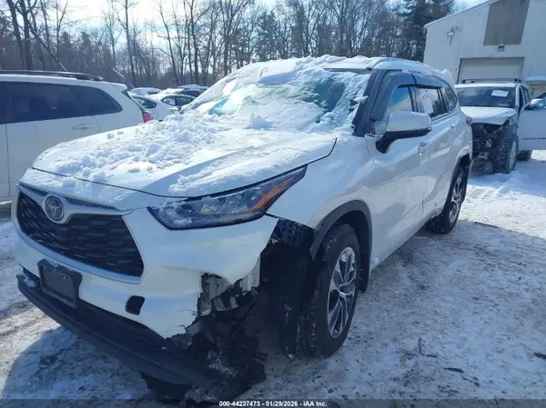 5TDHZRBH7LS051917 2020 TOYOTA HIGHLANDER - Image 2