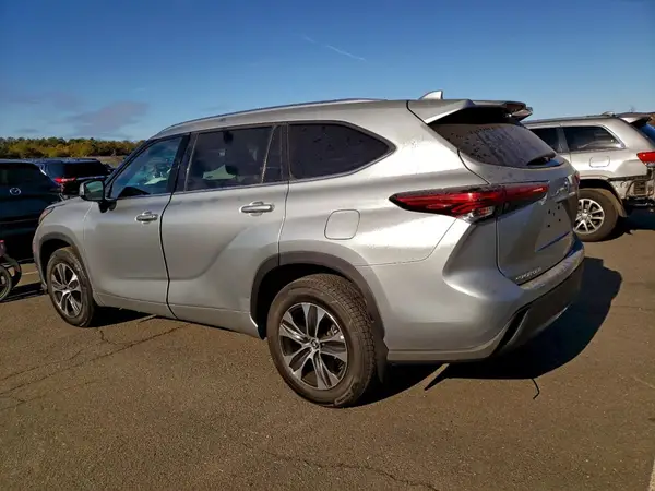 5TDHZRBH7MS070324 2021 TOYOTA HIGHLANDER - Image 2