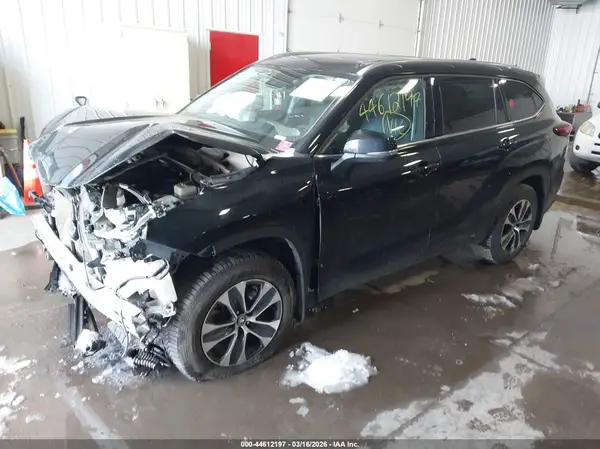 5TDHZRBH7MS127900 2021 TOYOTA HIGHLANDER - Image 2