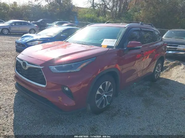 5TDHZRBH7MS156023 2021 TOYOTA HIGHLANDER - Image 2