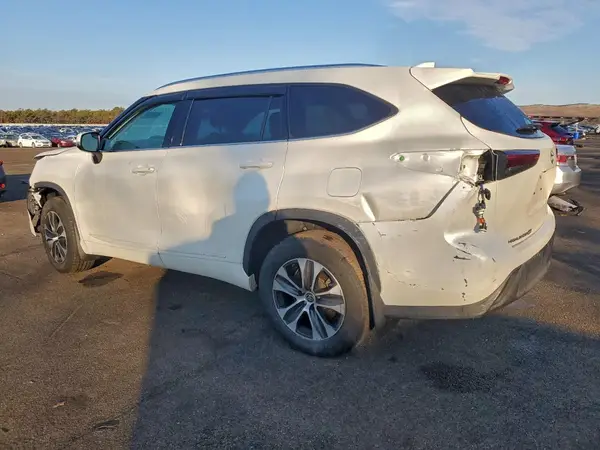 5TDHZRBH7MS528542 2021 TOYOTA HIGHLANDER - Image 2